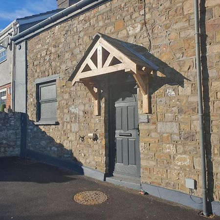 Perfect Location 3 Bed Serviced Apartment With Bike Storage For Bpw. Close To Brecon Beacons マーサー・ティドビル エクステリア 写真