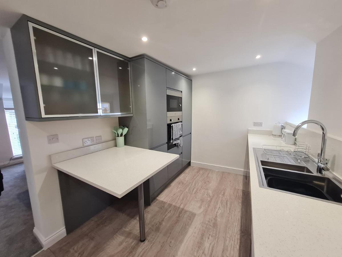 Perfect Location 3 Bed Serviced Apartment With Bike Storage For Bpw. Close To Brecon Beacons マーサー・ティドビル エクステリア 写真