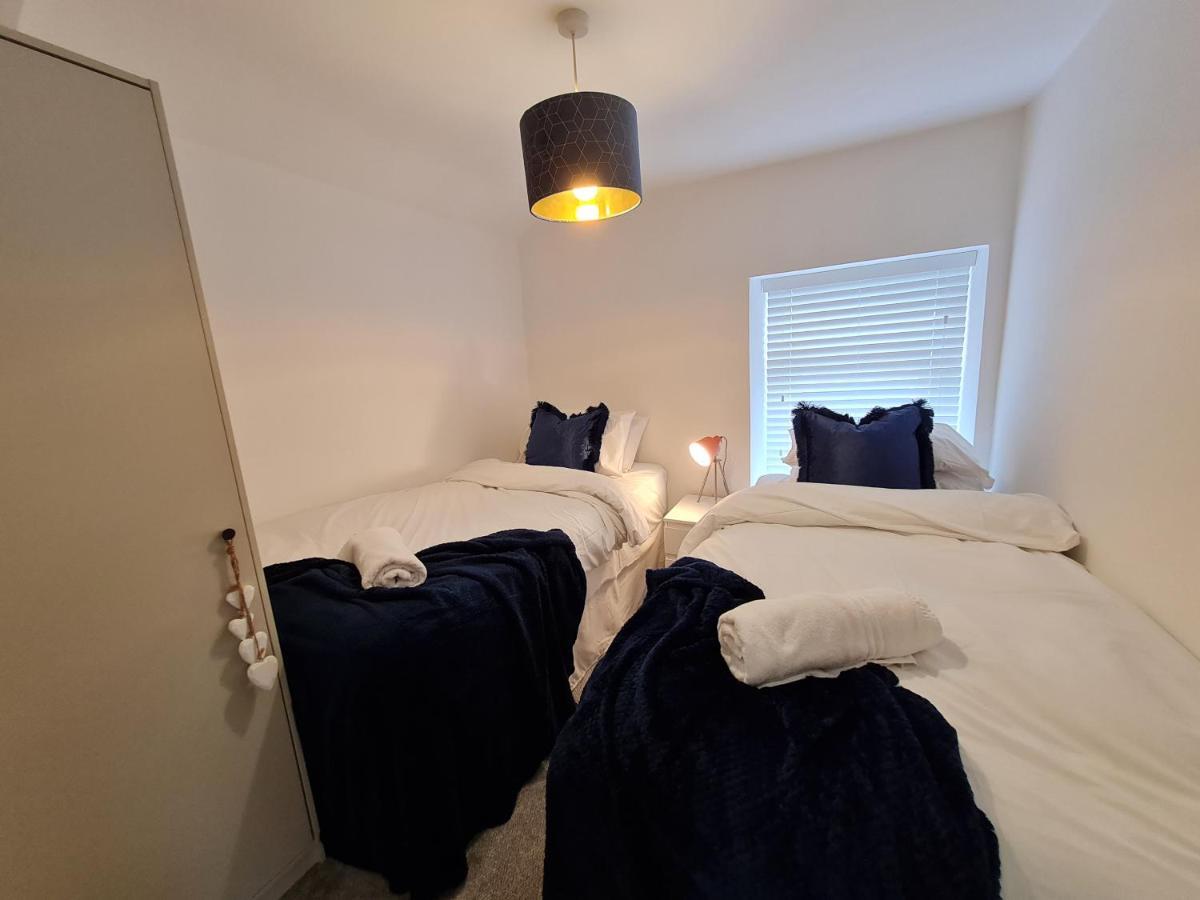 Perfect Location 3 Bed Serviced Apartment With Bike Storage For Bpw. Close To Brecon Beacons マーサー・ティドビル エクステリア 写真