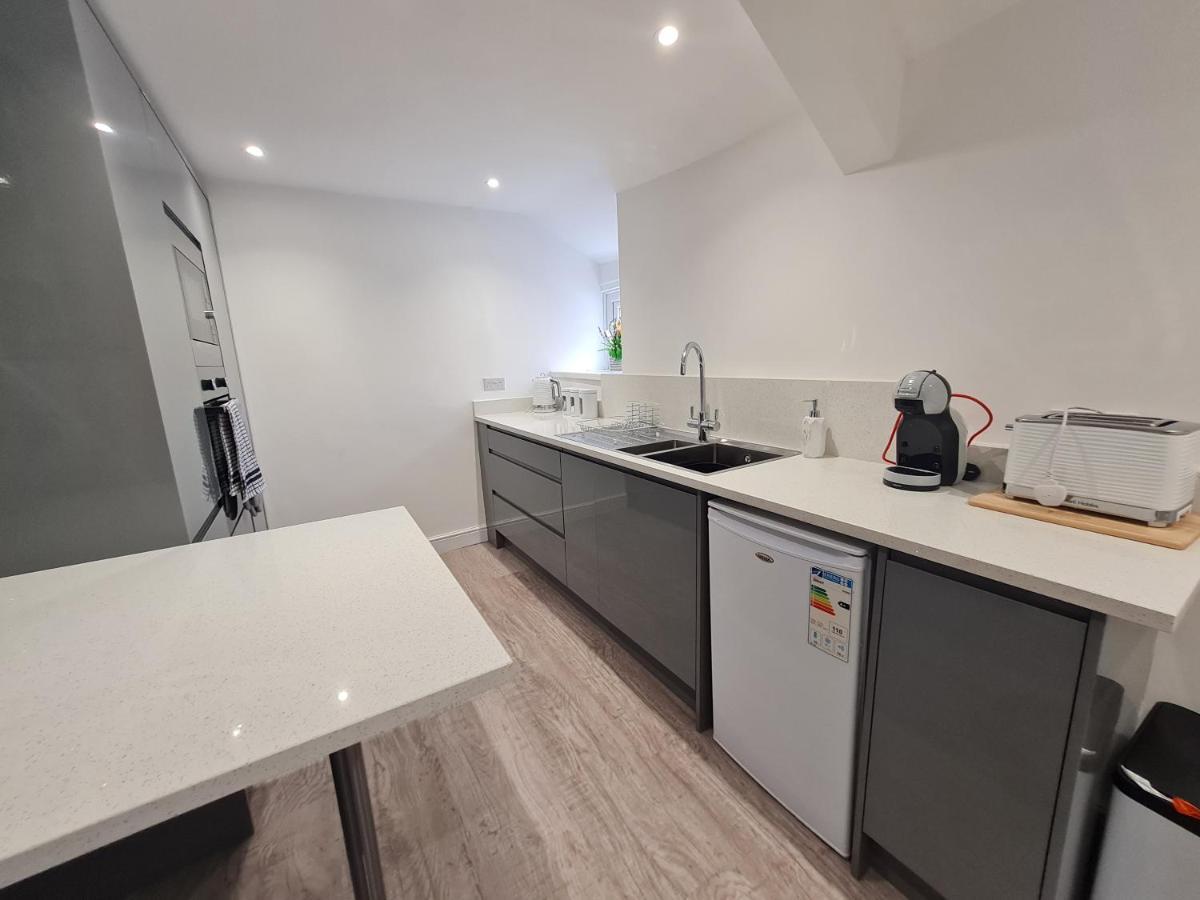Perfect Location 3 Bed Serviced Apartment With Bike Storage For Bpw. Close To Brecon Beacons マーサー・ティドビル エクステリア 写真