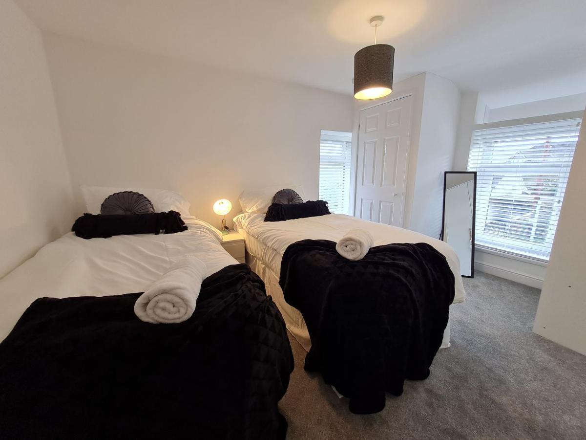 Perfect Location 3 Bed Serviced Apartment With Bike Storage For Bpw. Close To Brecon Beacons マーサー・ティドビル エクステリア 写真