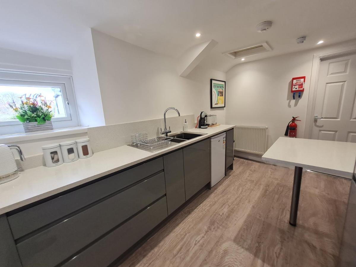 Perfect Location 3 Bed Serviced Apartment With Bike Storage For Bpw. Close To Brecon Beacons マーサー・ティドビル エクステリア 写真