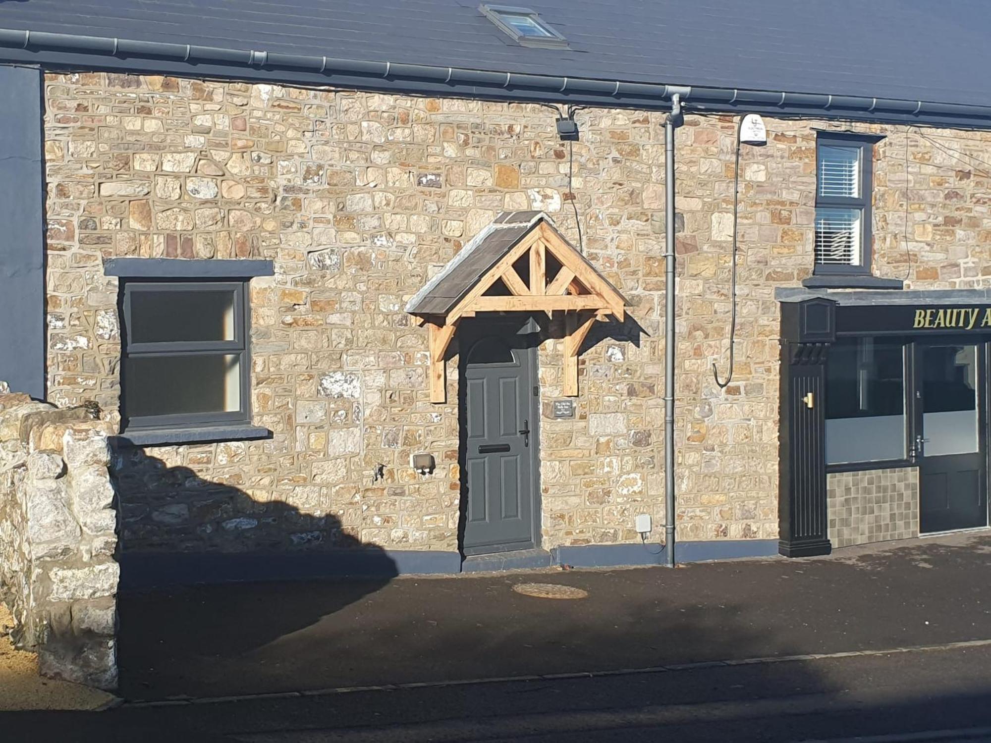 Perfect Location 3 Bed Serviced Apartment With Bike Storage For Bpw. Close To Brecon Beacons マーサー・ティドビル エクステリア 写真