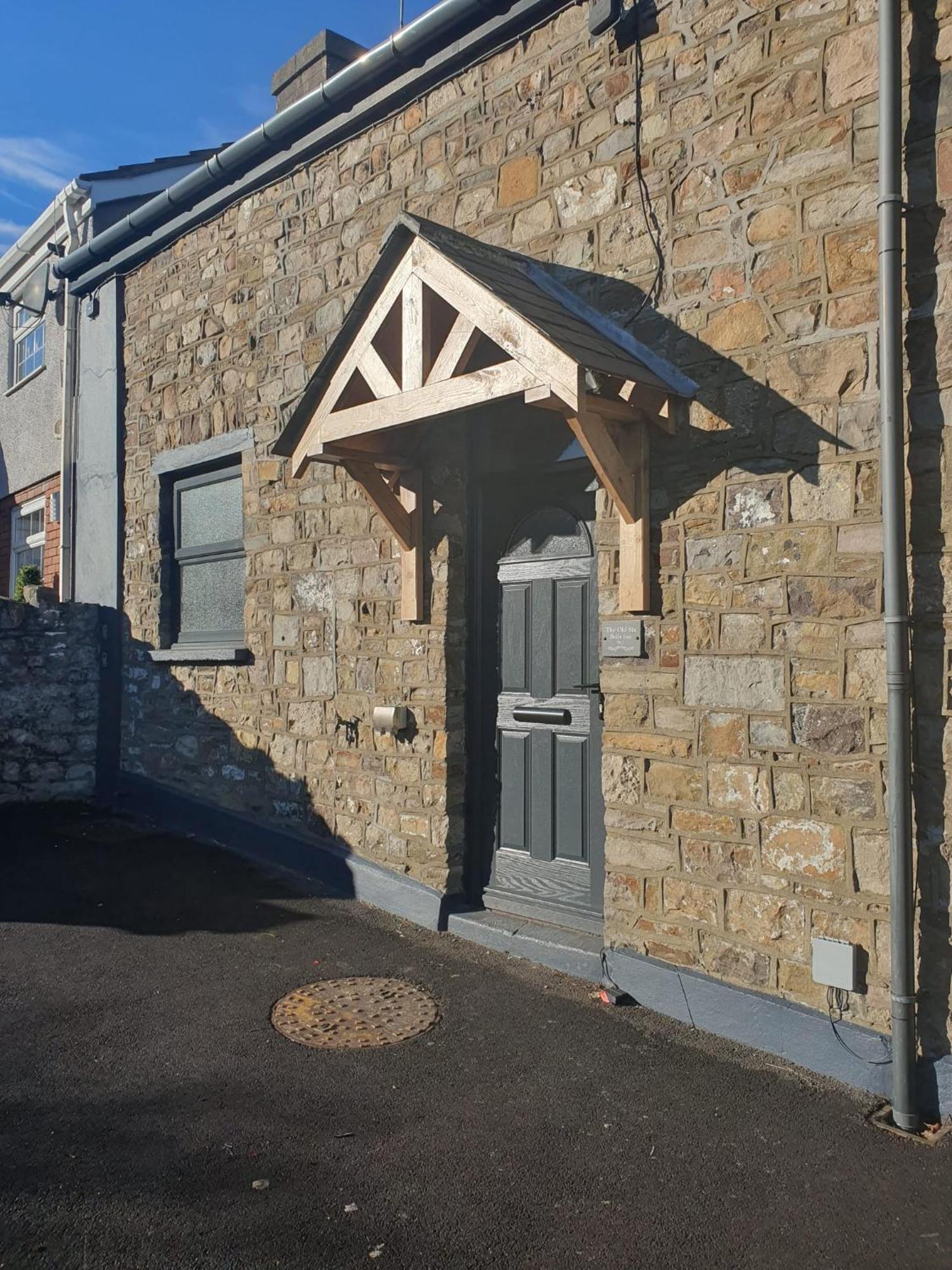 Perfect Location 3 Bed Serviced Apartment With Bike Storage For Bpw. Close To Brecon Beacons マーサー・ティドビル エクステリア 写真